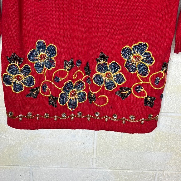Nice in good condition red sweater by Victoria Jones. Size M detailed sequined. - Picture 6 of 9